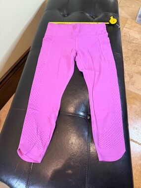 Athleta Lavender Capri Leggings with POCKETS  & Laser-Cut Side Perforations
